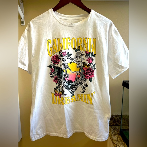 Woman’s oversized Medium tee shirt - Picture 1 of 1